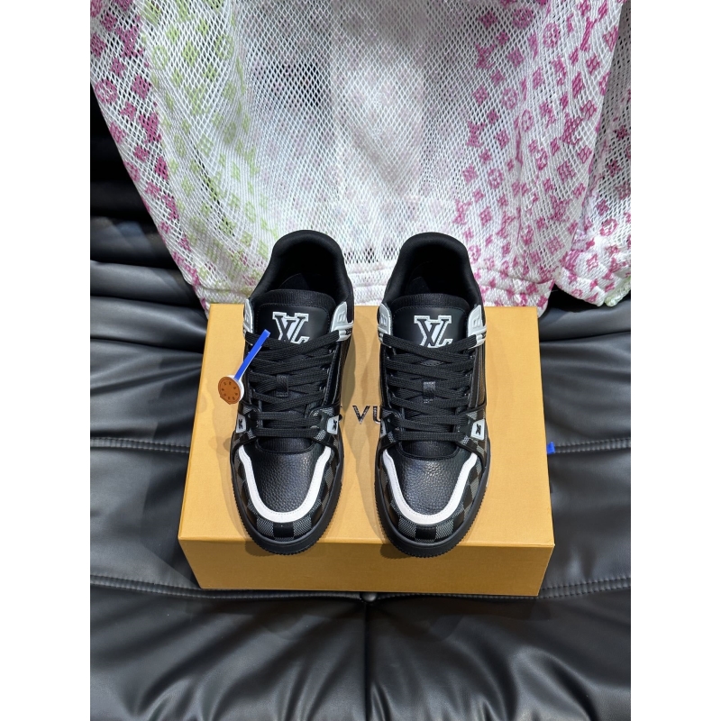 l**is V*t*n sneakers